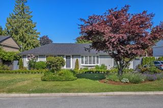 Photo 1: 2562 POPLYNN Drive in North Vancouver: Westlynn House for sale : MLS®# R2739925