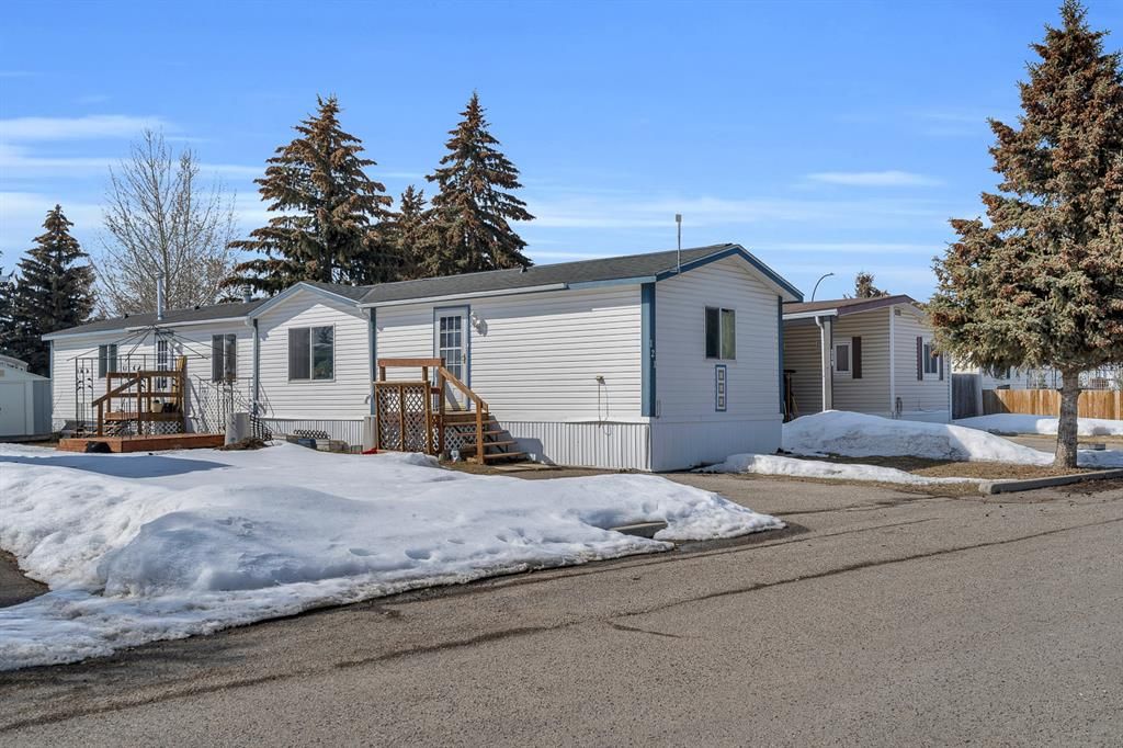 Main Photo: 121 Heritage Drive: Okotoks Mobile for sale : MLS®# A2037488