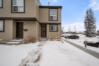 Photo 1: 36 3029 Rundleson Road NE in Calgary: Rundle Row/Townhouse for sale : MLS®# A1189935
