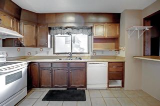 Photo 4: 32 Coach Manor Rise SW in Calgary: Coach Hill Detached for sale : MLS®# A2011473