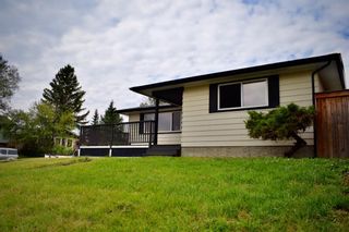 Photo 1: 415 Penswood Road SE in Calgary: Penbrooke Meadows Detached for sale : MLS®# A1137729
