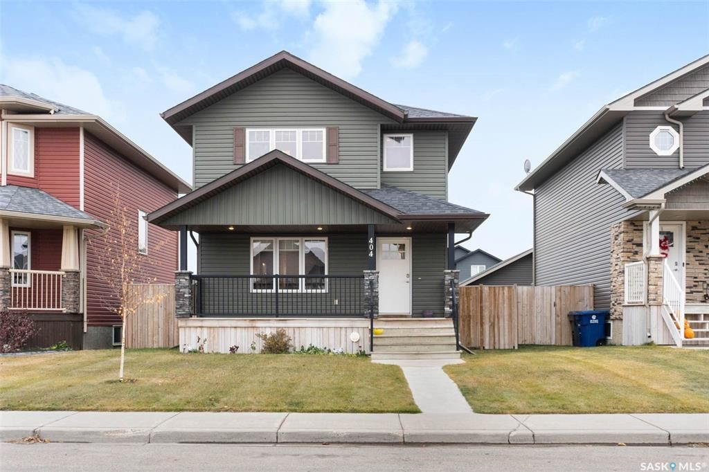 Main Photo: 404 Redwood Crescent in Warman: Residential for sale : MLS®# SK912359