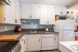 Photo 8: 204 1930 W 3RD Avenue in Vancouver: Kitsilano Condo for sale in "The Westview" (Vancouver West)  : MLS®# R2722917