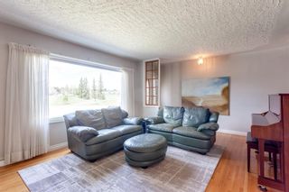 Photo 9: 4 Wedgewood Drive SW in Calgary: Wildwood Detached for sale : MLS®# A1218487