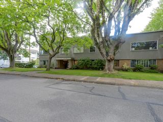 Photo 3: 206 1695 West 10th Ave in Sherwood Manor: South Granville Home for sale ()  : MLS®# R2084979
