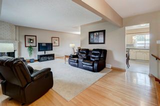 Photo 4: 3008 Morley Trail NW in Calgary: Banff Trail Detached for sale : MLS®# A1250986