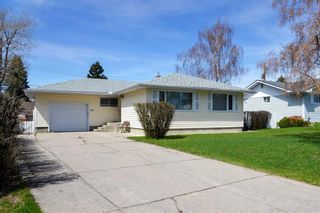 Photo 2: 128 Gainsborough Drive SW in Calgary: Glamorgan Detached for sale : MLS®# A2130372