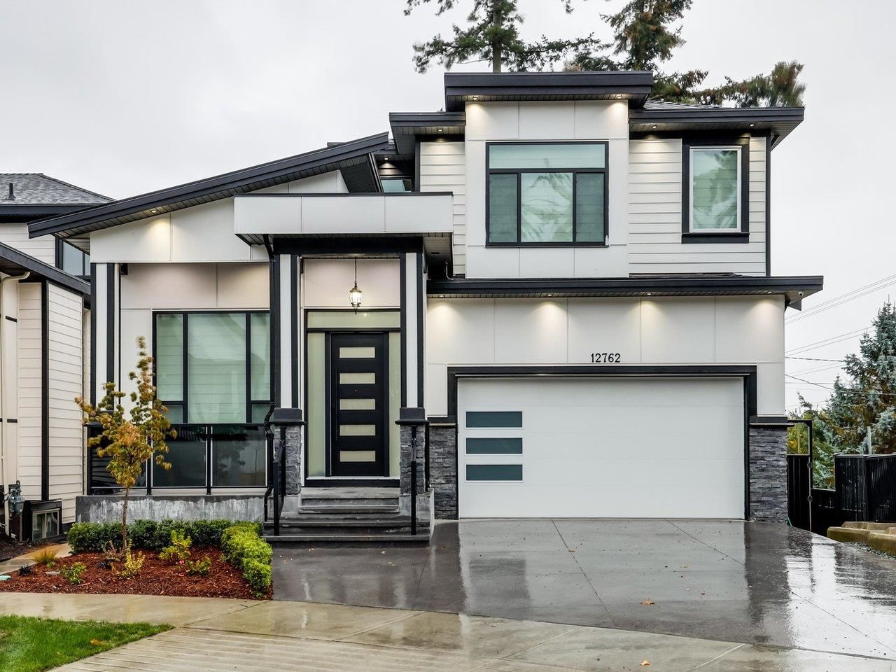 Main Photo: 12762 59A Avenue in Surrey: Panorama Ridge House for sale : MLS®# R2733927