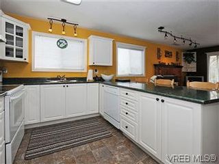 Photo 7: 1255 Mariposa Ave in VICTORIA: SW Strawberry Vale House for sale (Saanich West)  : MLS®# 569284
