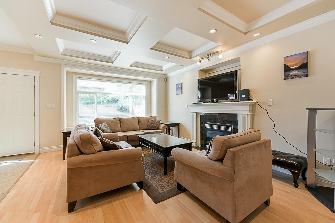 Photo 9: Photos: 2125 EDINBURGH STREET in New Westminster: Connaught Heights House for sale : MLS®# R2275635