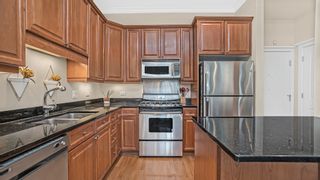 Photo 4: 800 W Cornelia Avenue Unit 302 in Chicago: CHI - Lake View Residential for sale ()  : MLS®# 11436280