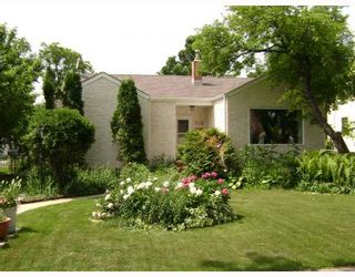 Photo 1: 318 MOORGATE Street in WINNIPEG: St James Residential for sale (West Winnipeg)  : MLS®# 2812483