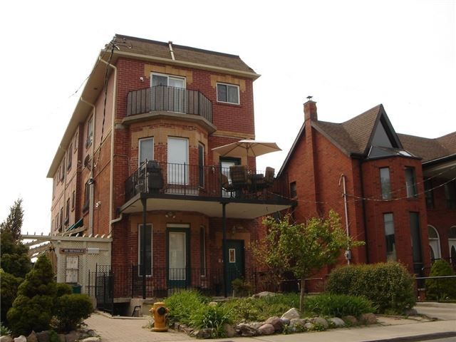 Main Photo: 1 388 Manning Avenue in Toronto: Palmerston-Little Italy House (Apartment) for lease (Toronto C01)  : MLS®# C4202261