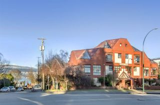 Photo 1: 1 2485 CORNWALL Avenue in Vancouver: Kitsilano Townhouse for sale in "Cornwall Court" (Vancouver West)  : MLS®# R2131544