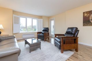 Photo 3: 303 2510 Bevan Ave in Sidney: Si Sidney South-East Condo for sale : MLS®# 942078