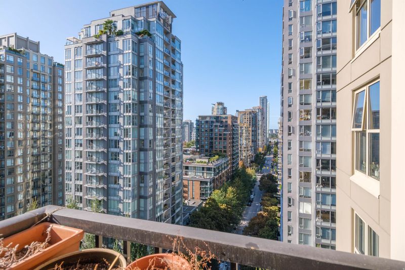 FEATURED LISTING: 1507 - 989 RICHARDS Street Vancouver