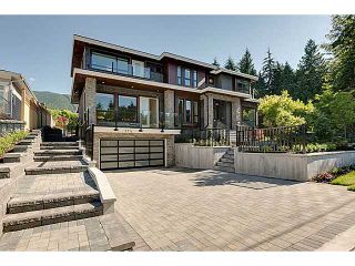 Photo 1: 574 SILVERDALE PL in North Vancouver: Upper Delbrook House for sale : MLS®# V1104305