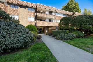 Main Photo: 108 122 E 17TH Street in North Vancouver: Central Lonsdale Condo for sale in "Imperial House" : MLS®# R2878761