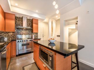 Photo 10: 122 3440 W BROADWAY in Vancouver: Kitsilano Townhouse for sale in "VICINIA" (Vancouver West)  : MLS®# R2630361