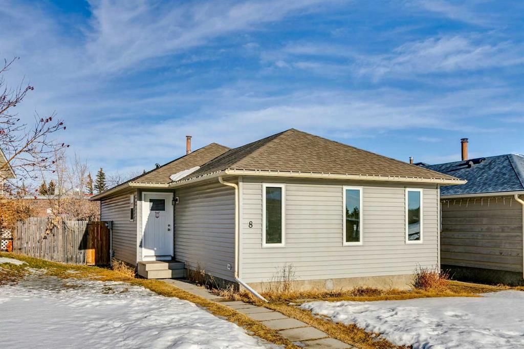 Main Photo: 8 Woodborough Crescent SW in Calgary: Woodbine Detached for sale : MLS®# A2105085