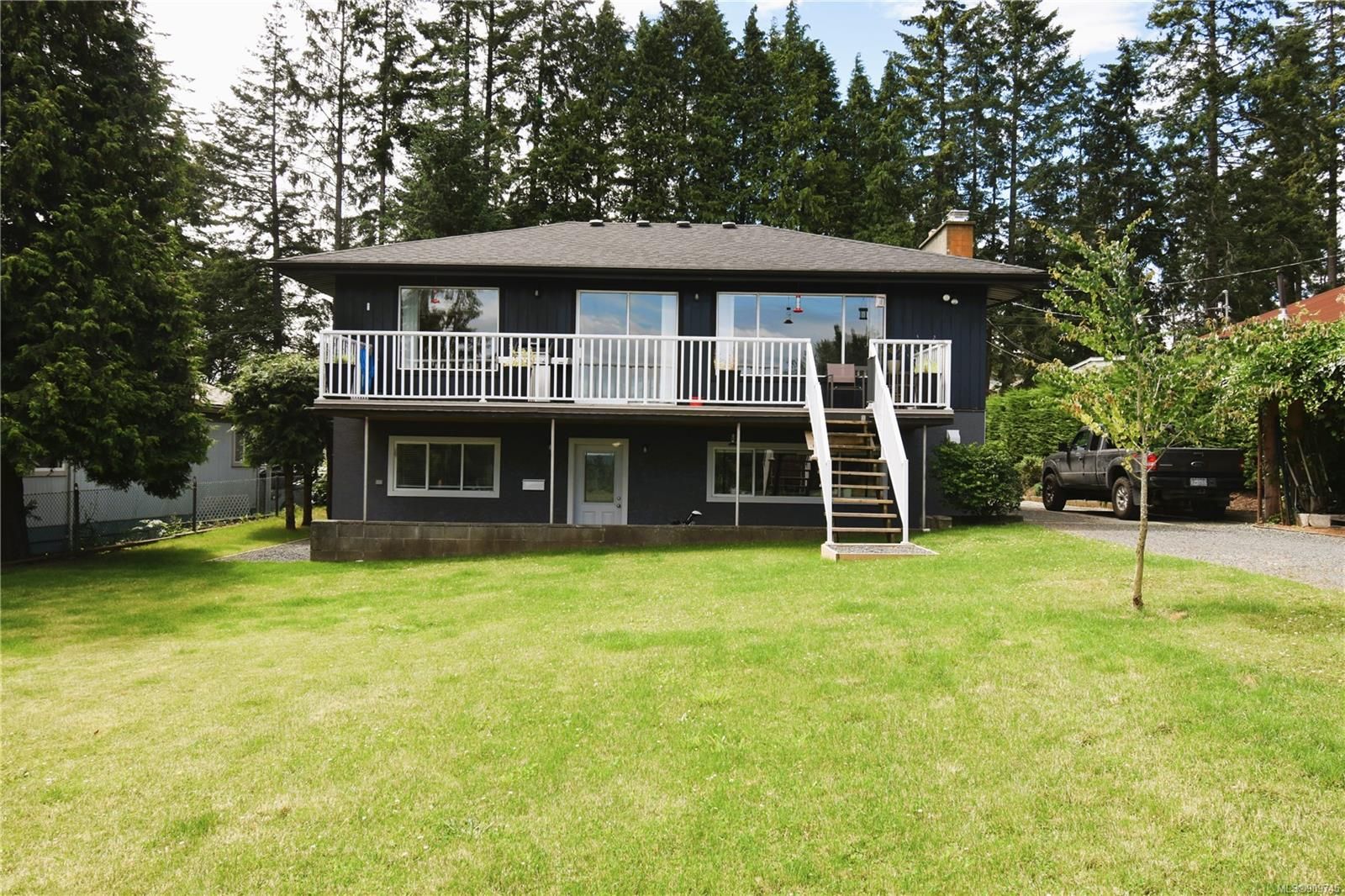 Main Photo: 1720 Highland Rd in Campbell River: CR Campbell River West House for sale : MLS®# 909745