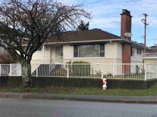 Photo 2: 4589 PARKER Street in Burnaby: Brentwood Park House for sale (Burnaby North)  : MLS®# R2326745