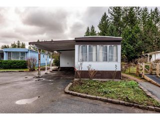 Photo 3: 32 3031 200 Street in Langley: Brookswood Langley Manufactured Home for sale in "CEDAR CREEK ESTATES" : MLS®# R2634284