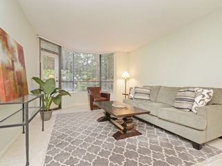 Photo 3: 104 3905 SPRINGTREE Drive in Vancouver: Quilchena Condo for sale in "ARBUTUS VILLAGE" (Vancouver West)  : MLS®# R2413168