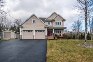 Photo 1: 105 Royal Oaks Way in Belnan: 105-East Hants/Colchester West Residential for sale (Halifax-Dartmouth)  : MLS®# 202301534