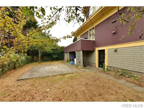 Photo 11: Photos: 3805 Carey Rd in VICTORIA: SW Tillicum House for sale (Saanich West)  : MLS®# 745427