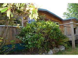 Photo 2: 624 WYNGAERT Road in Gibsons: Gibsons & Area House for sale (Sunshine Coast)  : MLS®# V1020381