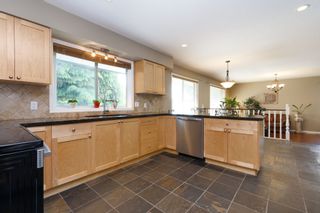 Photo 6: 1311 HONEYSUCKLE Lane in Coquitlam: Summitt View House for sale : MLS®# R2269032