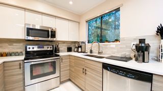 Photo 4: 8560 WOODGROVE Place in Burnaby: Sullivan Heights Townhouse for sale in "Forest Hills" (Burnaby North)  : MLS®# R2656910