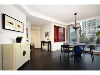 Photo 2: 1701 1111 ALBERNI Street in Vancouver: West End VW Condo for sale in "LIVING SHANGRI-LA VANCOUVER" (Vancouver West)  : MLS®# V1031336