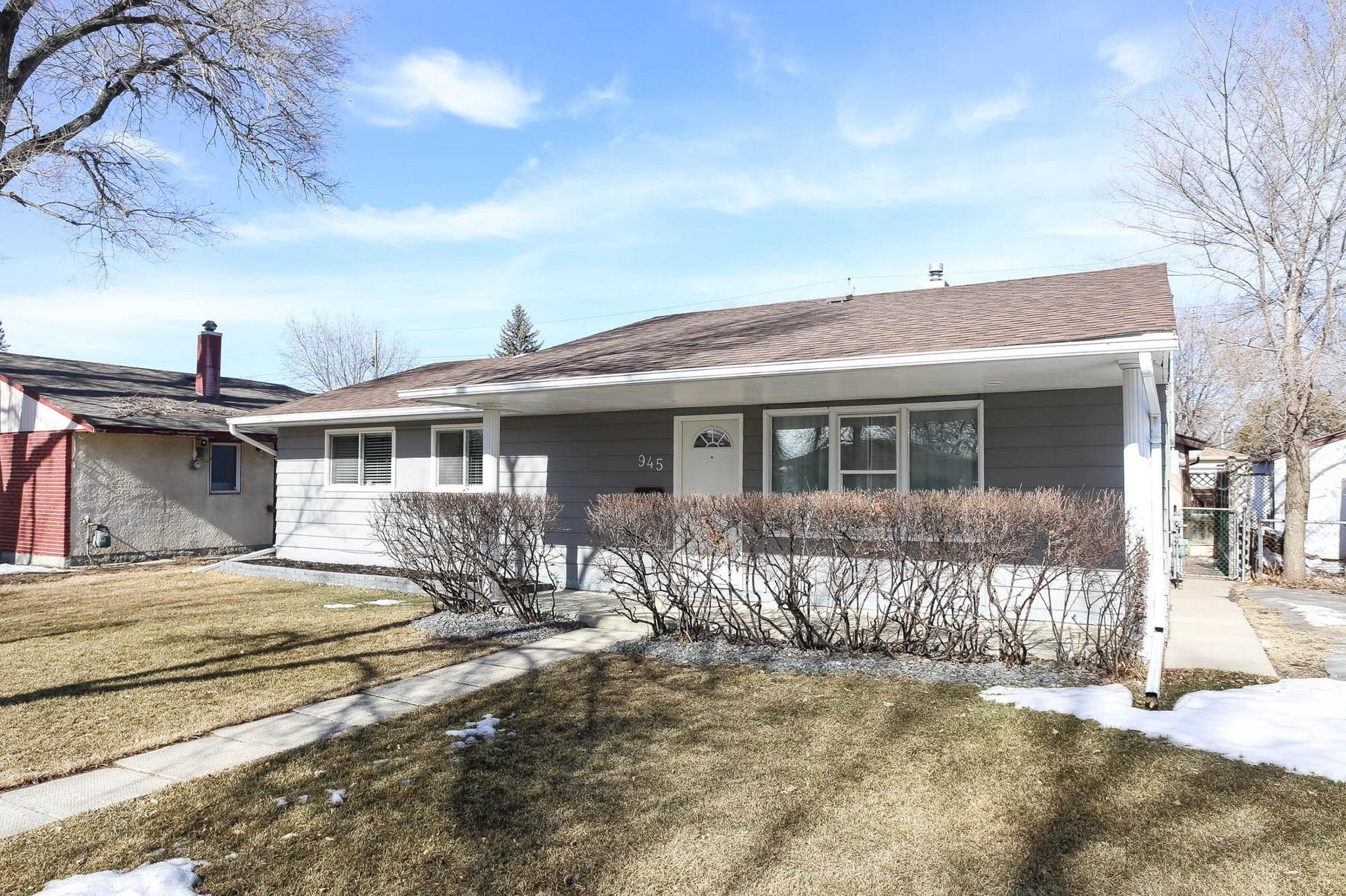 Photo 2: Photos: 945 Moncton Avenue in Winnipeg: East Kildonan Single Family Detached for sale (3B)  : MLS®# 202104784