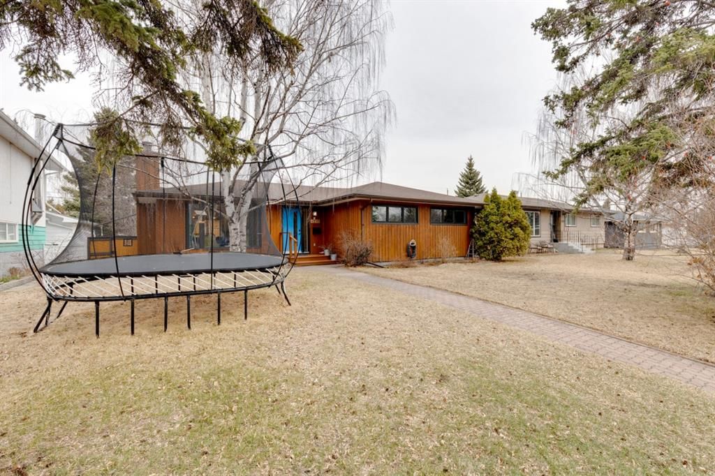 Main Photo: 4216 5 Avenue SW in Calgary: Wildwood Detached for sale : MLS®# A1208555