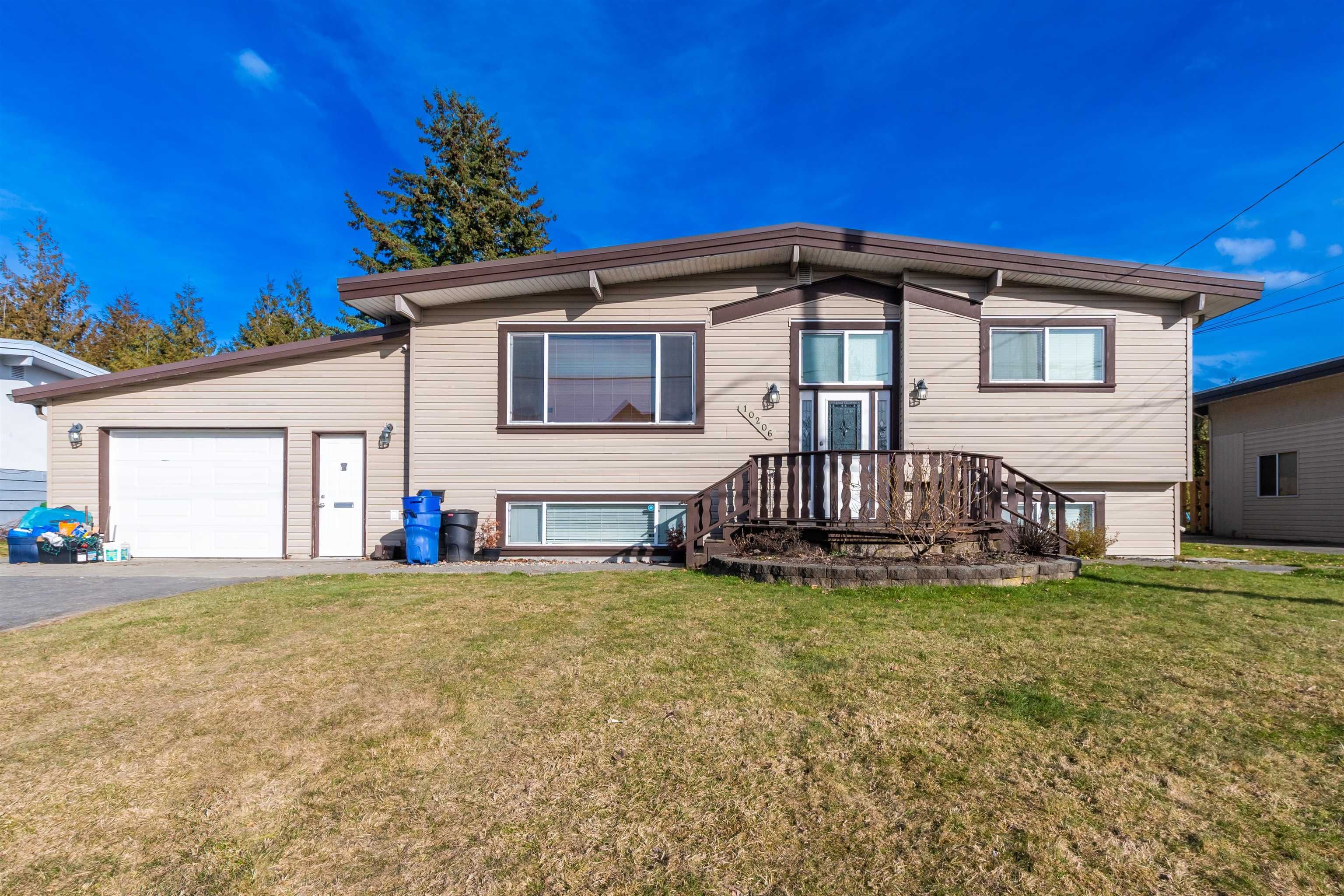 Main Photo: 10206 BEVERLEY Drive in Chilliwack: Fairfield Island House for sale : MLS®# R2757473