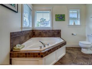 Photo 12: 3996 South Valley Dr in VICTORIA: SW Strawberry Vale House for sale (Saanich West)  : MLS®# 703006