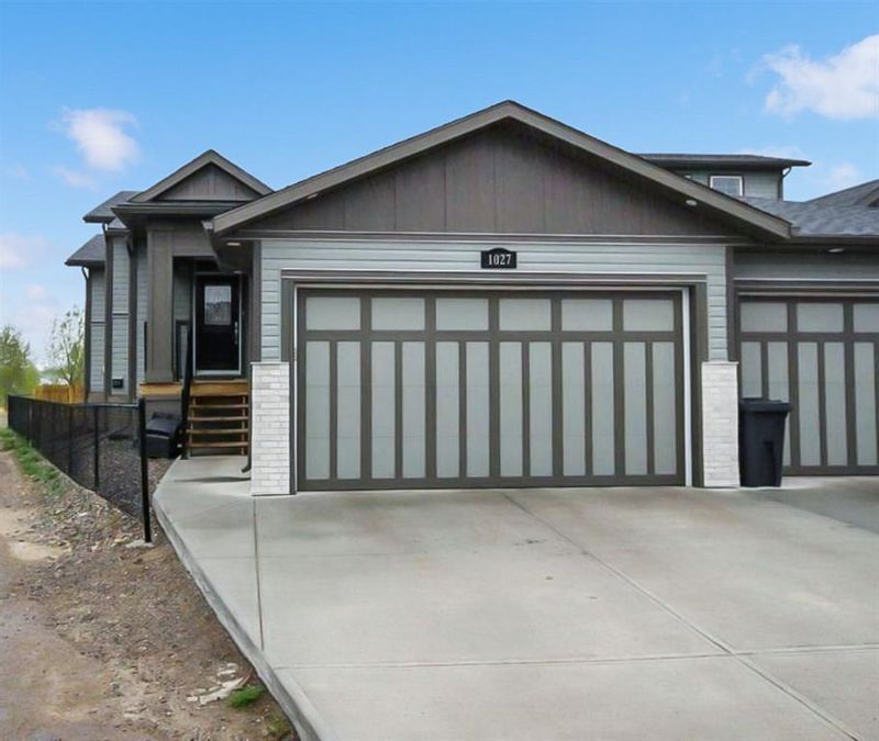 FEATURED LISTING: 1027 Shantz Place Crossfield