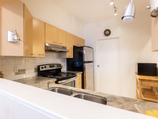 Photo 11: 407 8495 JELLICOE STREET in Vancouver: South Marine Condo for sale (Vancouver East)  : MLS®# R2432777