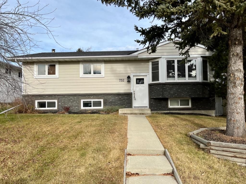 Main Photo: 752 Sabrina Road SW Calgary Home For Sale