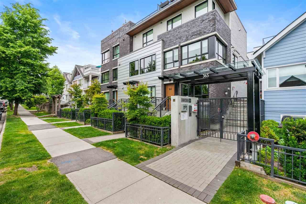 Main Photo: 4 365 E 16 Avenue in Vancouver: Mount Pleasant VE Townhouse for sale (Vancouver East)  : MLS®# R2592341