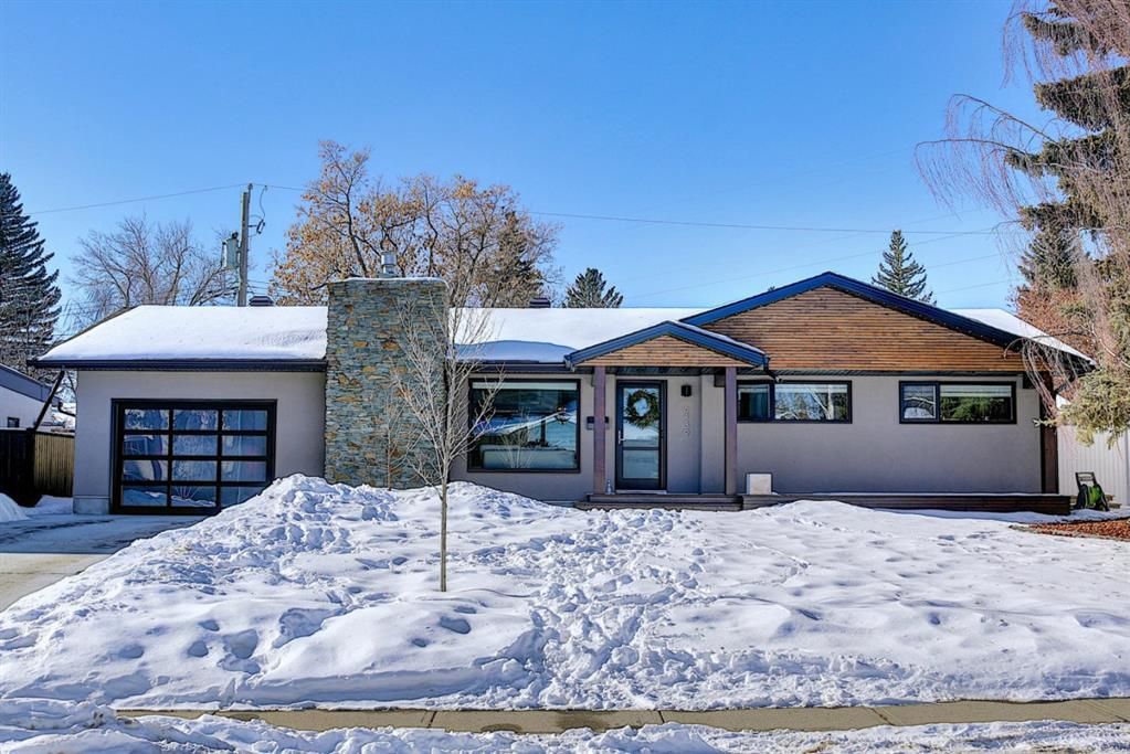 Main Photo: 6439 Laurentian Way SW in Calgary: North Glenmore Park Detached for sale : MLS®# A1071961
