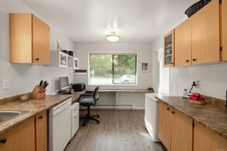 Photo 5: 988 Annie St in Saanich: SE Quadra Half Duplex for sale (Saanich East)  : MLS®# 855951