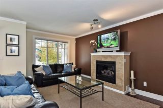 Photo 2: 126 12711 64 Avenue in Surrey: West Newton Townhouse for sale in "Pallette on the Park" : MLS®# R2417889