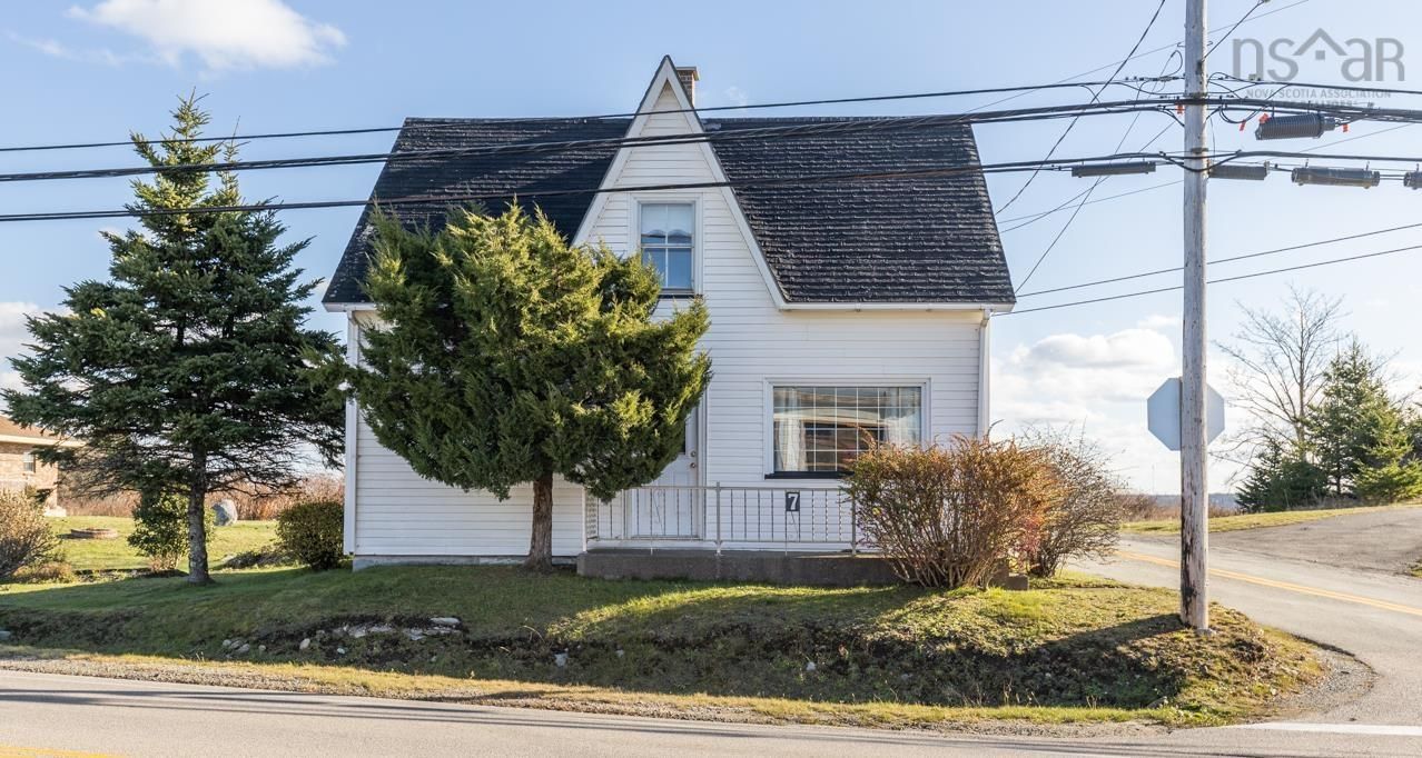 Main Photo: 7 Sams Road in West Pubnico: County Pubnico Residential for sale (Yarmouth)  : MLS®# 202226525