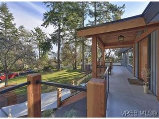 Photo 3: 2881 Phyllis Street in VICTORIA: SE Ten Mile Point Residential for sale (Saanich East)  : MLS®# 303291