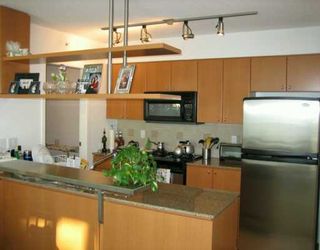 Photo 4: 805 1438 RICHARDS ST in Vancouver: False Creek North Condo for sale in "AZURA I" (Vancouver West)  : MLS®# V562587