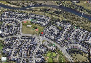 Photo 3: 53 Douglasbank Gardens SE in Calgary: Douglasdale/Glen Semi Detached (Half Duplex) for sale : MLS®# A1233119