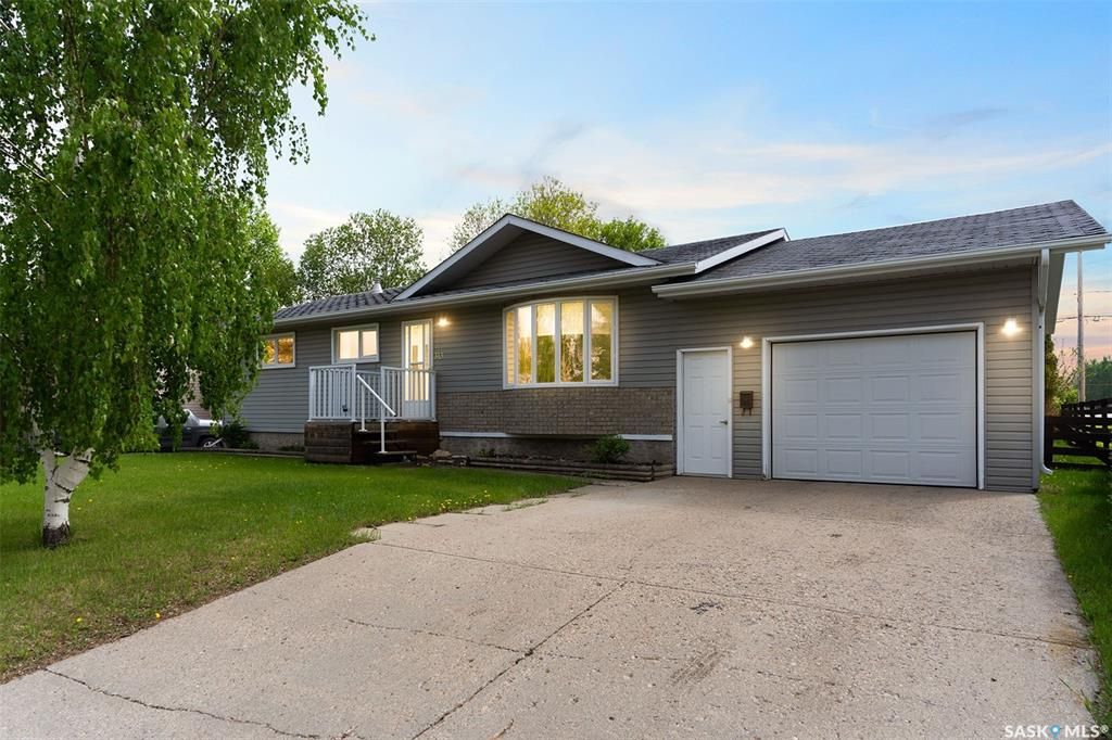 Main Photo: 313 7th Avenue West in Watrous: Residential for sale : MLS®# SK926629